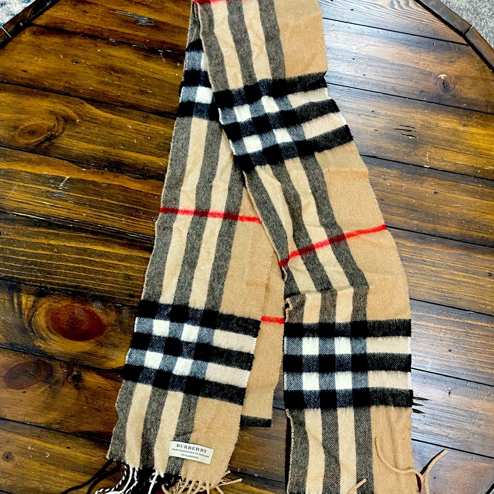 Burberry Scarf- in Excellent Condition LIKE NEW